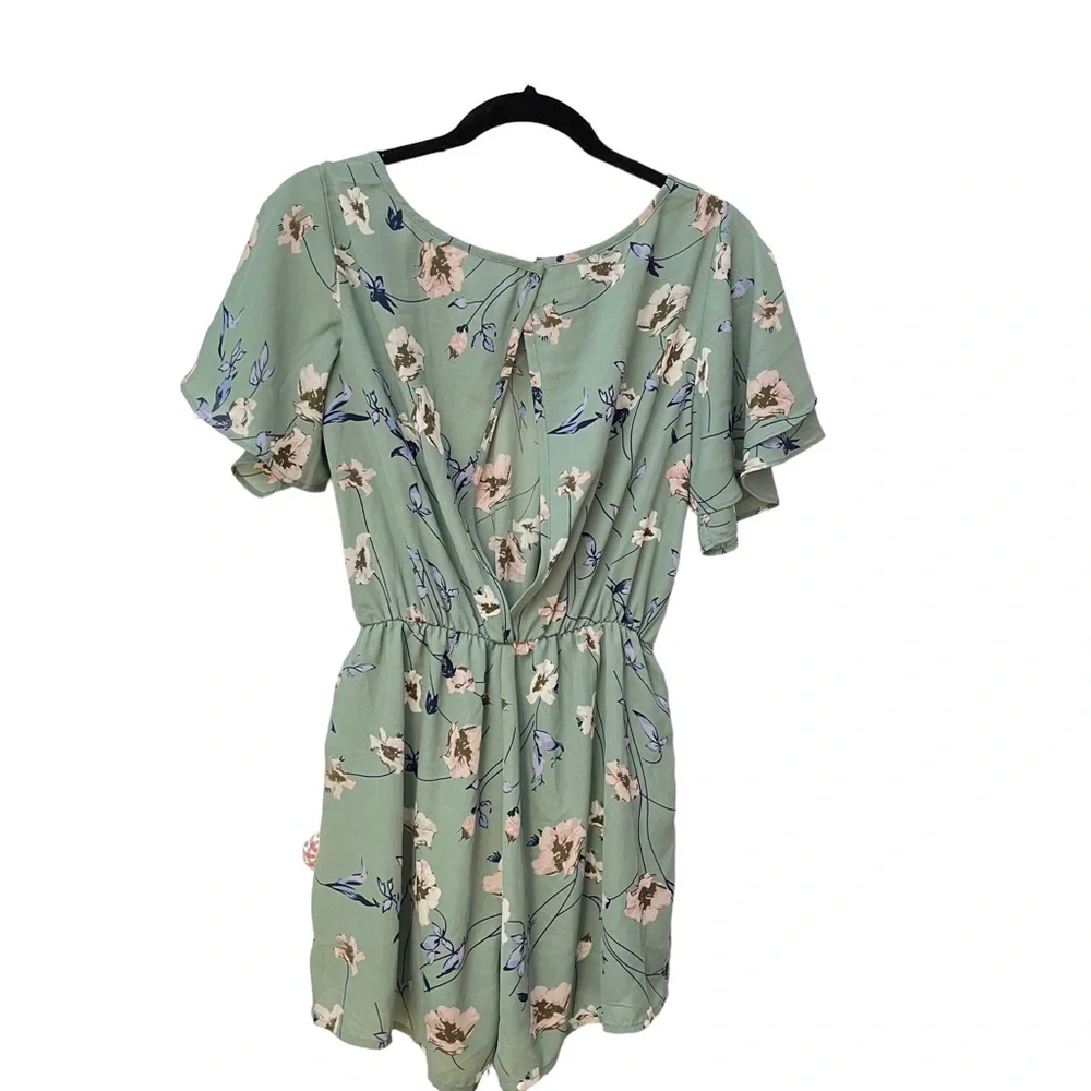Sienna Sky Floral Spring Short Ruffled Sleeve Romper Size S - Picture 2 of 11